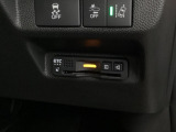 ハンドルの右下にETCがついています。高速道路の料金所の通過も楽々です!。 カードの取り出しもしやすい場所についています。
