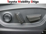 シートポジションの調整に便利なパワーシートが装備されています。