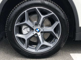 BMW純正18インチホイール。洗練されたデザインで、足元の個性を引き立てます。