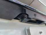 バックカメラが付いているので後方確認が非常にしやすいです。今や運転初心者も熟練者も必須装備!ついていて損はないですね♪