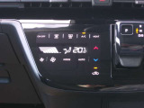 快適オートエアコン付♪設定温度をキープし車内を快適な温度に保ちます♪