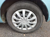 純正ホイールキャップ付きのお車です。