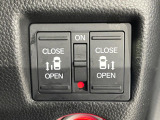 【両側パワースライドドア】スマートキーや運転席のスイッチで後席両側スライドドアの開閉が可能♪電動だから力を入れてドアを開ける必要が無く、小さなお子様でも簡単に開け閉めでき快適です♪