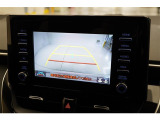 【バックモニター】 バックモニターがあれば車庫入れ時など、後ろが確認できて安心です。運転に自信がない方にはおすすめの装備です。ただし、バック時目視での確認も忘れずに。