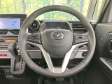 【純正革巻きステアリング】上質な革を使用することで、手にしっかり馴染みとても運転しやすいハンドルです♪