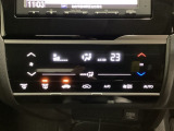 オートエアコンがついてますので、お好みの温度をセットするだけで風の強さや風量を自動で調整します。スイッチも簡単操作で快適に過ごせます。