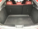 トランクルーム!後ろのシートは片方ずつ倒せます。乗る人や積む荷物に応じてアレンジが可能ですので多彩に使えてとても便利です。