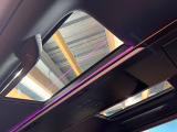 【ガラスルーフ】ガラスルーフ搭載で車内の解放感が一気にアップ!開放的なドライブをお楽しみいただけます。