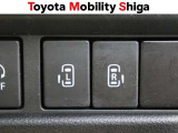 運転席からワンタッチでパワースライドドアの開閉ができて便利です。