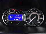 【メーターパネル】素早く車の情報が読み取れる、視認性に優れたシンプルなデザインのメーターパネルです。