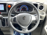 インテリアに合わせたデザインのステアリングは、運転される方のことも考え、運転しやすい形状、大きさです。是非一度、実際に触ってお確かめください。
