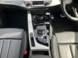 Audiのインテリアはエクステリア同様、優れたデザイン性とクオリティ、そして機能性を兼ね備えております。