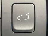 【パワーバックドア】スマートキーや運転席のボタンを押すだけでリアゲートが自動で開閉します!荷物を持っている時や、高い位置にあるバックドアを閉める際に便利な機能です♪