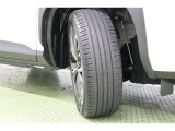 タイヤサイズはハイスペックな215/50R18。