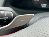【パドルシフト(AT車)】MT車と同じように好きなギアで走ることができます!ステアリングから手を離さずに指先だけでシフト操作ができ、よりスポーティな走りをお楽しみいただけます。