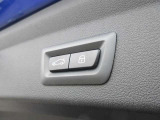 電動リアゲート装備。バンパー下でのキックオープン&クローズ機能も装備です。