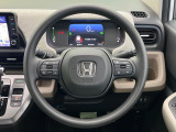 インテリアに合わせたデザインのステアリングは、運転される方のことも考え、運転しやすい形状、大きさです。是非一度、実際に触ってお確かめください。
