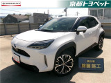 こちらの車両はご成約後に当社指定の新品タイヤ4本に交換いたします。 ホワイトパールのヤリスクロスハイブリッド入荷しました。