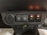 シフトレバー下にはETC車載器と寒い時期にうれしい装備のシートヒーターを装備!
