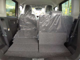 ◇シートアレンジ◇  分割可倒式です。必要な時に倒して、荷物を積み込むことができます!