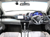 操作性に優れた運転席となります!小物入れや各ボタンの配置にこだわり、使いやすいです!座り心地もよく視認性も良好なのでロングドライブもお任せ下さい!