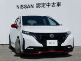 アダプティブLEDヘッドライト。フロントカメラで前方の状況を検知し対向車や先行車に眩しい思いをさせることなく必要なところだけを遠くまで照射します。