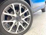 ●純正18インチアルミホイール:輸入車ならではの卓越した走りを支えるホイールと足回りです!日本車の走りに慣れている方にもぜひ体感して頂きたいほど、高いレベルでまとまっています!