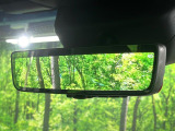 【デジタルインナーミラー】後席の大きな荷物や同乗者で後方が確認しづらい時でも安心!カメラが撮影した車両後方の映像をルームミラー内に表示。クリアな視界で状況の確認が可能です!
