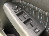 【電動格納ミラー】サイドミラーは電動格納式となっており、狭い駐車場でもキズがつくリスクを抑えられます。