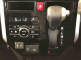 温度を設定すれば、自動で車内の温度管理をしてくれる優れものです♪ATミッションで運転楽々
