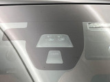 【シティブレーキアクティブシステム】低速走行中に前方の車両等を認識し、衝突しそうな時は警報とブレーキで衝突回避と被害軽減をアシスト。より安全にドライブをお楽しみいただけます。