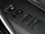 電動格納式ドアミラー・パワーウインドウを装備してます。