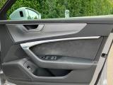 ドアを開けると上質で上品な室内空間が広がり細部までこだわったAudiデザイン性と、物づくりのこだわりを感じて頂けます。