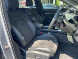 人間工学に基づいて設計されたシートは車のもっているドライビングフィールを存分にドライバーに伝えてくれるクオリティの高い仕上がりとなっています。