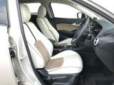 【運転席パワーシート】運転手にあったシートパターンに調整可能です。