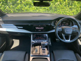 バーチャルコックピット装着車です。目線の移動が少なくステアリングのマルチファンクションで操作できるので安全性の向上にも役立ちます。