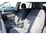 (運転席助手席)安全装備をオプションで追加するのは日本的発想。フォルクスワーゲン車はサイドエアバッグを全車標準で装備しております。