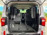【パワーバックドア】スマートキーや運転席のボタンを押すだけでリアゲートが自動で開閉します!荷物を持っている時や、高い位置にあるバックドアを閉める際に便利な機能です♪