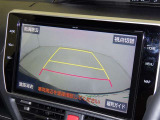 バックモニターも装備しております。バックギアに入れるとナビ画面に車の後方が映し出されます。これで後方確認も安心!