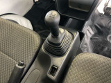 マニュアルミッション車です。5速ですのでスピードが出ても余裕があります