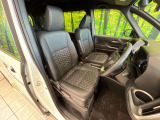 運転席シート廻りは使用感も少なく、良好な状態となっています。丁寧に使われていたことがよくわかりますね。