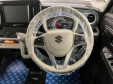 【ハンドル回り】インテリアに合わせたデザインのステアリングは、運転される方のことも考え、運転しやすい形状、大きさです。ぜひ一度、実際に触ってお確かめください。