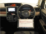 シンプルで使いやすいインパネ周り! (※フロアマットありません)