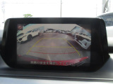 バックでの駐車をサポートしてくれるバックカメラ付きです。
