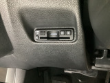 ハンドルの左下にETCがついています。高速道路の料金所の通過も楽々です!。 カードの取り出しもしやすい場所についています。