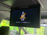 【フリップダウンモニター】大画面モニターで後席でもエンタメをお楽しみいただけます。小さなお子様にも大人気の装備です♪