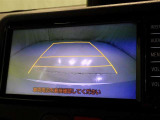バックモニターも装備しております。バックギアに入れるとナビ画面に車の後方が映し出されます。これで後方確認も安心!