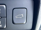 【パワーバックドア】スマートキーや運転席のボタンを押すだけでリアゲートが自動で開閉します!荷物を持っている時や、高い位置にあるバックドアを閉める際に便利な機能です♪