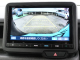 初心者の方や運転に自信のない方でも安心して車庫入れができるリバース連動リアカメラが装着されています。狭い駐車場はもちろん、雨の日や夜間でもストレスなく運転していただけますよ。
