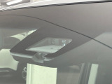 【三菱e-Assist】走行中に前方の車両等を認識し、衝突しそうな時は警報とブレーキで衝突回避と被害軽減をアシスト。より安全にドライブをお楽しみいただけます。